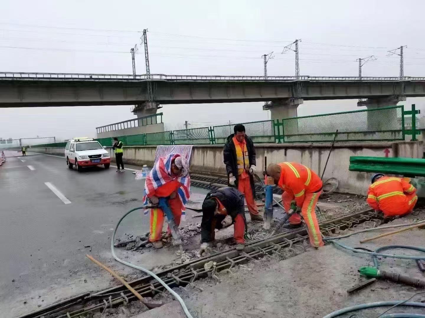 高台桥梁伸缩缝抢修料